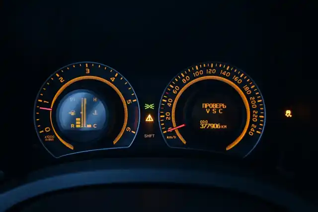 Musta Viistoperä, Toyota Auris – VJY-458