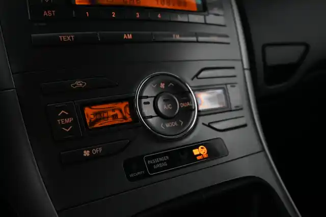 Musta Viistoperä, Toyota Auris – VJY-458