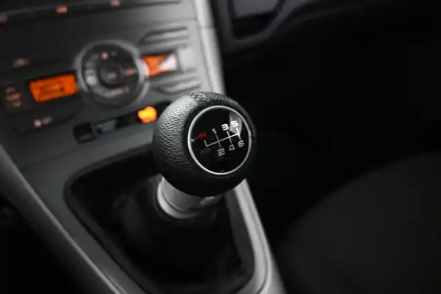Musta Viistoperä, Toyota Auris – VJY-458