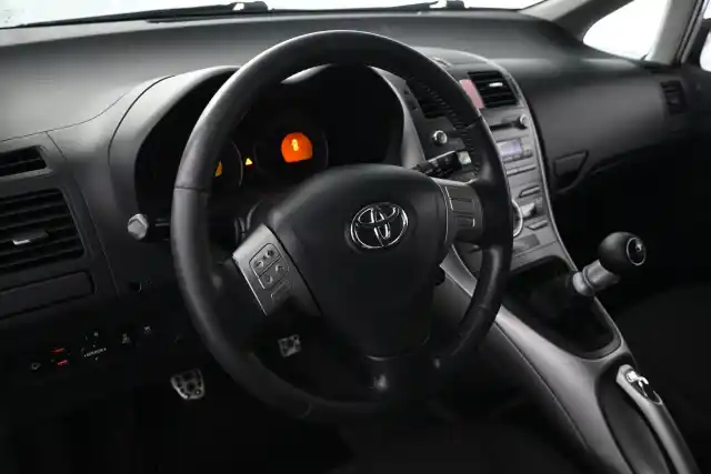 Musta Viistoperä, Toyota Auris – VJY-458