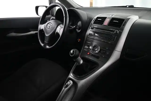 Musta Viistoperä, Toyota Auris – VJY-458