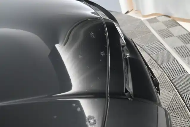 Musta Viistoperä, Toyota Auris – VJY-458