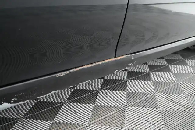Musta Viistoperä, Toyota Auris – VJY-458