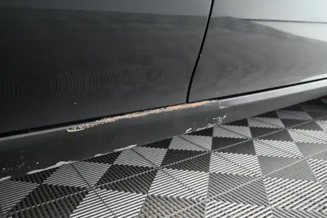 Musta Viistoperä, Toyota Auris – VJY-458