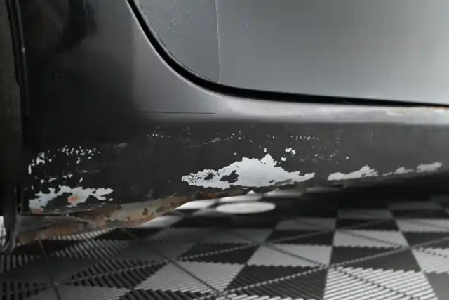 Musta Viistoperä, Toyota Auris – VJY-458