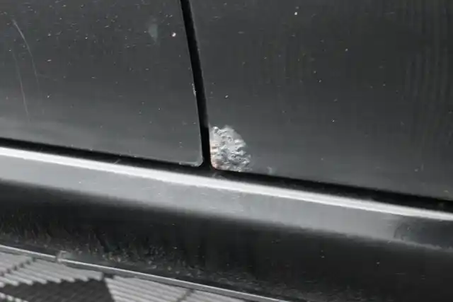 Musta Viistoperä, Toyota Auris – VJY-458