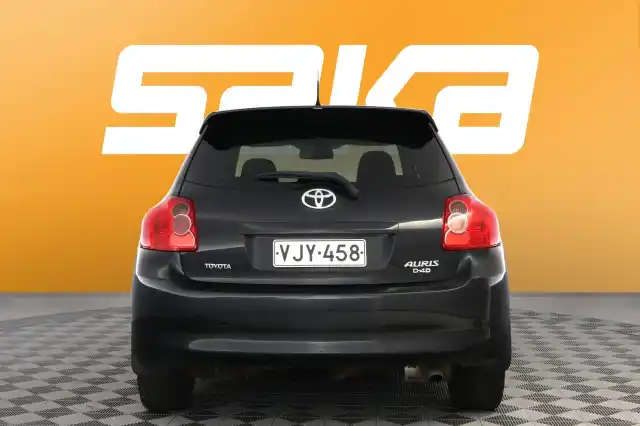 Musta Viistoperä, Toyota Auris – VJY-458