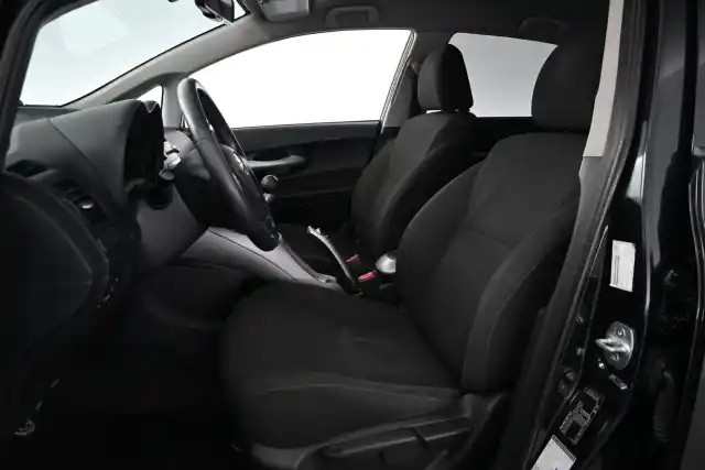 Musta Viistoperä, Toyota Auris – VJY-458