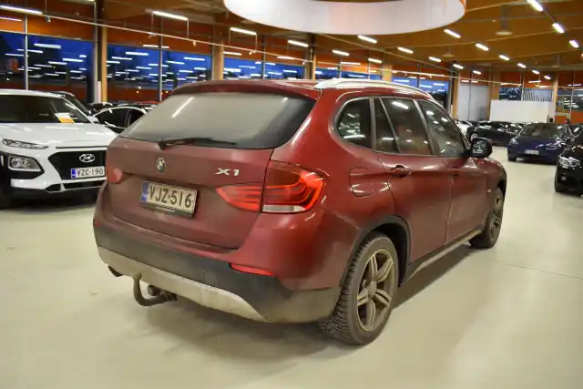 Punainen Maastoauto, BMW X1 – VJZ-516