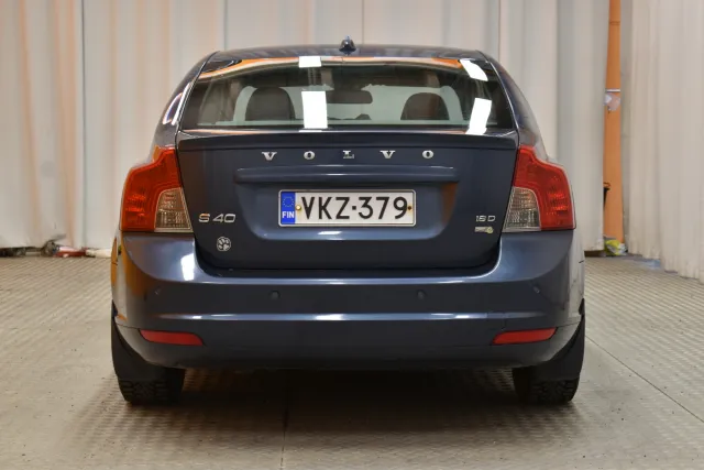 Sininen Sedan, Volvo S40 – VKZ-379