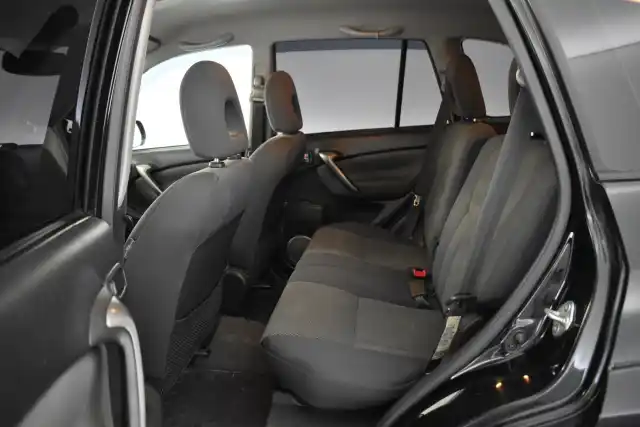 Musta Maastoauto, Toyota RAV4 – VLG-176