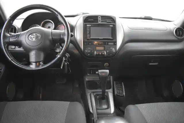 Musta Maastoauto, Toyota RAV4 – VLG-176