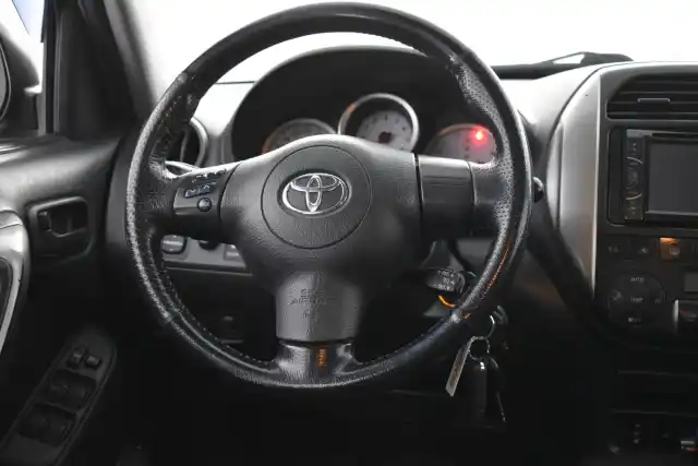 Musta Maastoauto, Toyota RAV4 – VLG-176