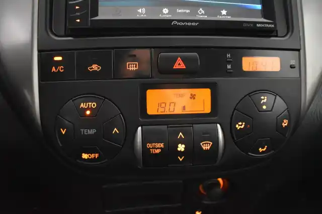 Musta Maastoauto, Toyota RAV4 – VLG-176