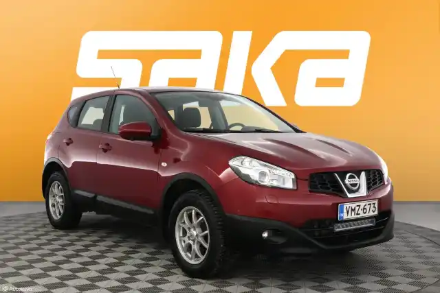 Punainen Maastoauto, Nissan Qashqai – VMZ-673