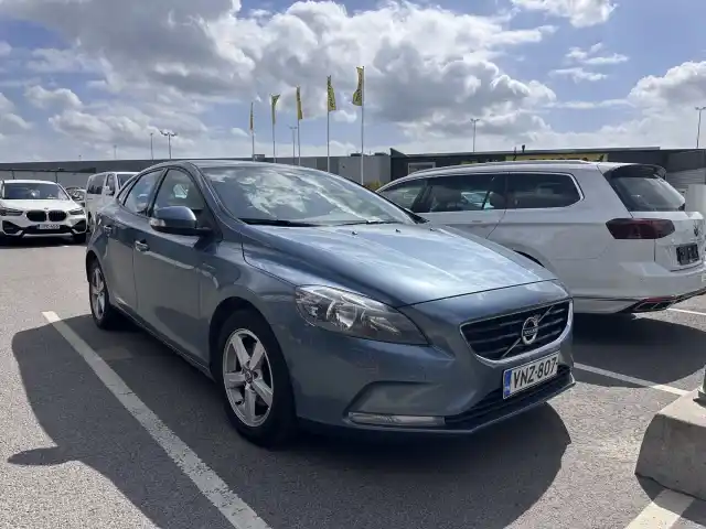Sininen Viistoperä, Volvo V40 – VNZ-807