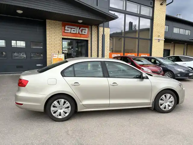 Hopea Sedan, Volkswagen Jetta – VNZ-955