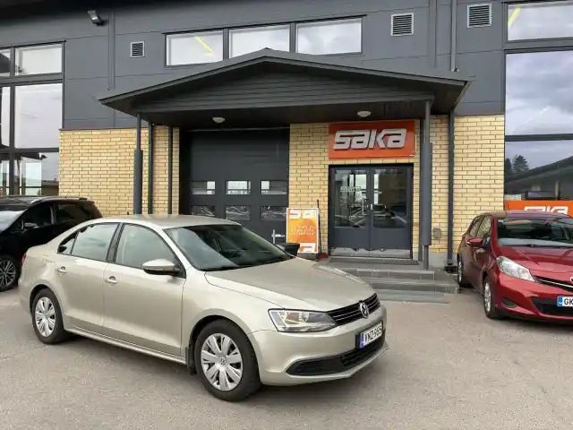 Hopea Sedan, Volkswagen Jetta – VNZ-955
