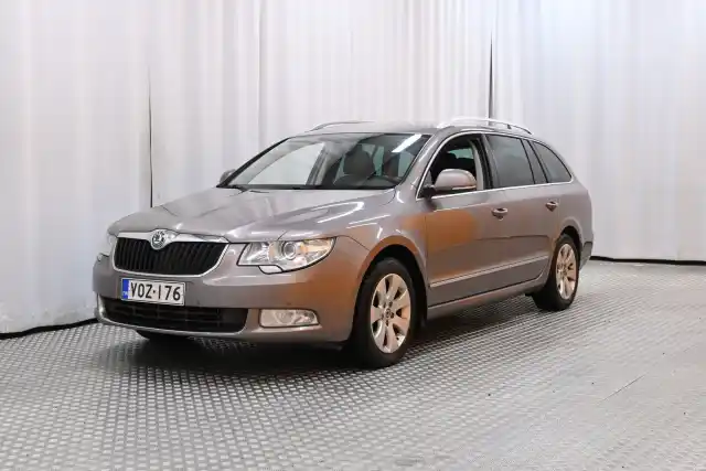 Beige Farmari, Skoda Superb – VOZ-176