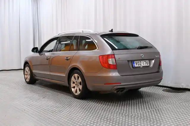 Beige Farmari, Skoda Superb – VOZ-176