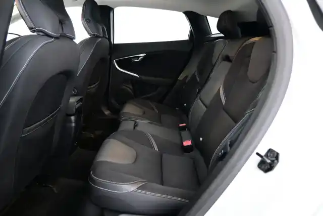 Valkoinen Viistoperä, Volvo V40 – VOZ-826