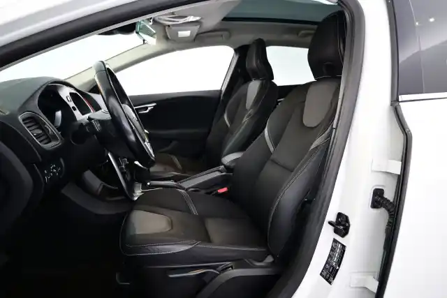 Valkoinen Viistoperä, Volvo V40 – VOZ-826