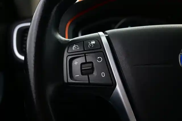 Valkoinen Viistoperä, Volvo V40 – VOZ-826