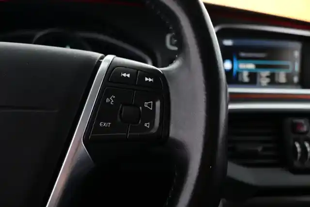 Valkoinen Viistoperä, Volvo V40 – VOZ-826