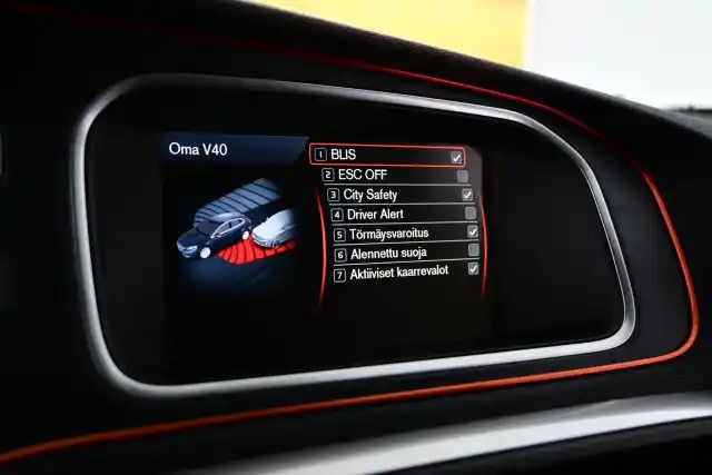 Valkoinen Viistoperä, Volvo V40 – VOZ-826
