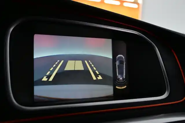 Valkoinen Viistoperä, Volvo V40 – VOZ-826