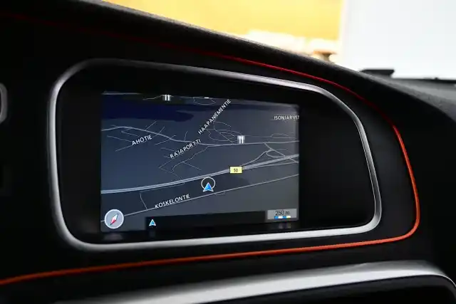 Valkoinen Viistoperä, Volvo V40 – VOZ-826