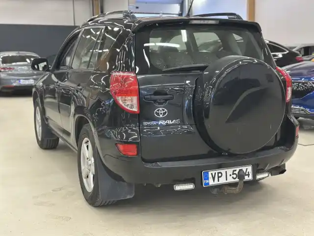 Musta Maastoauto, Toyota RAV4 – VPI-554