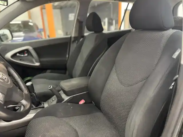 Musta Maastoauto, Toyota RAV4 – VPI-554