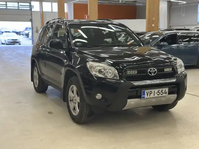 Musta Maastoauto, Toyota RAV4 – VPI-554