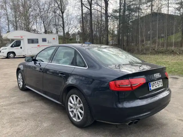 Sininen Sedan, Audi A4 – VPZ-572