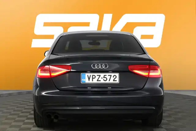 Sininen Sedan, Audi A4 – VPZ-572