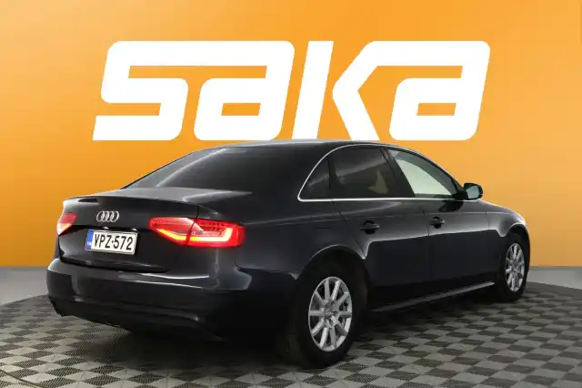 Sininen Sedan, Audi A4 – VPZ-572