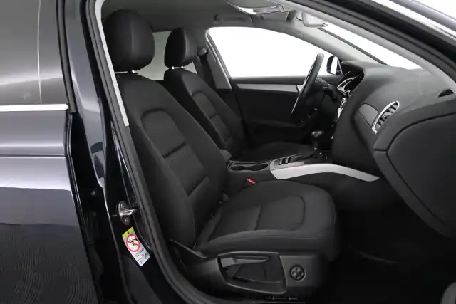 Sininen Sedan, Audi A4 – VPZ-572