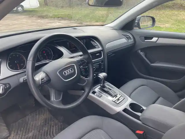 Sininen Sedan, Audi A4 – VPZ-572