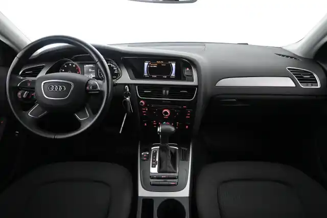 Sininen Sedan, Audi A4 – VPZ-572