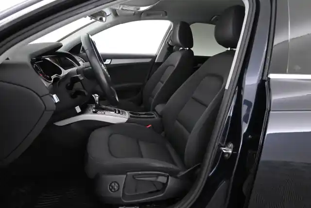 Sininen Sedan, Audi A4 – VPZ-572