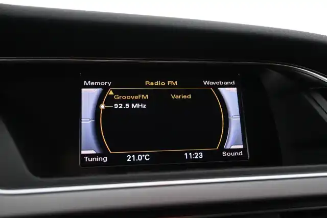 Sininen Sedan, Audi A4 – VPZ-572