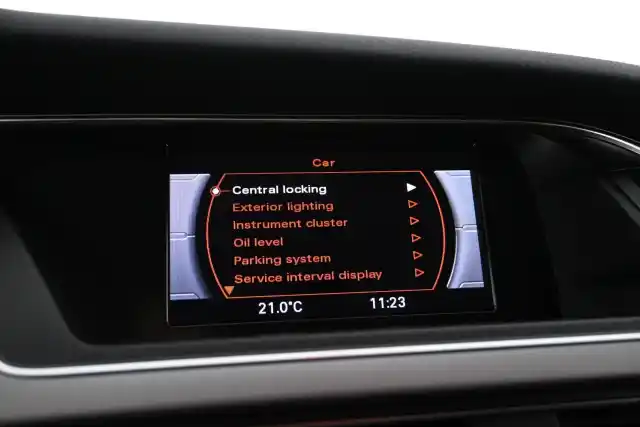 Sininen Sedan, Audi A4 – VPZ-572