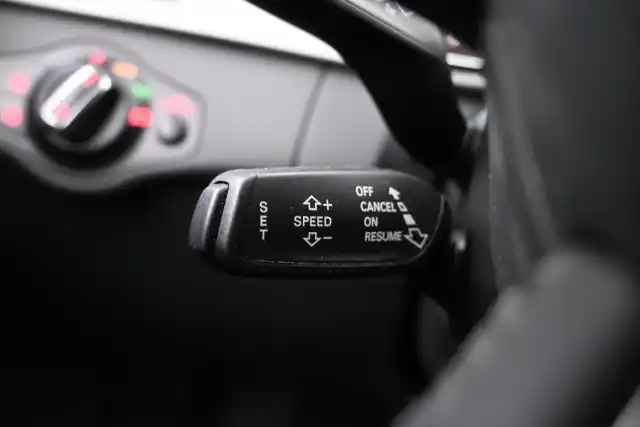 Sininen Sedan, Audi A4 – VPZ-572