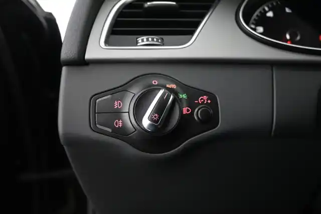 Sininen Sedan, Audi A4 – VPZ-572