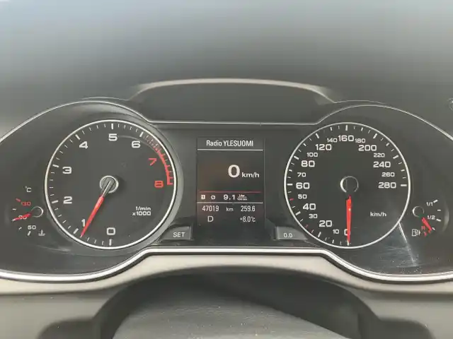 Sininen Sedan, Audi A4 – VPZ-572
