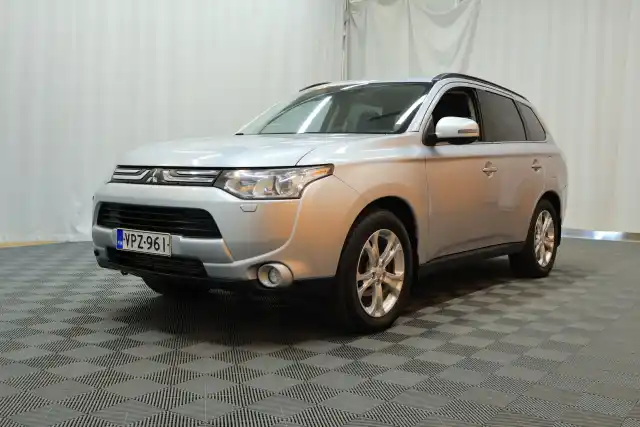 Harmaa Maastoauto, Mitsubishi Outlander – VPZ-961