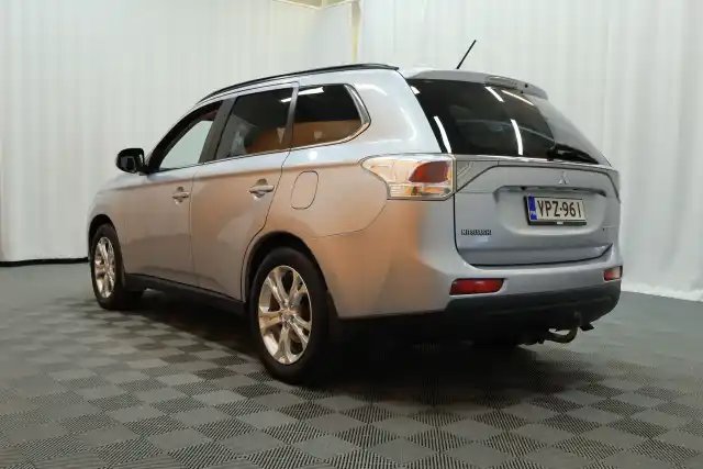 Harmaa Maastoauto, Mitsubishi Outlander – VPZ-961