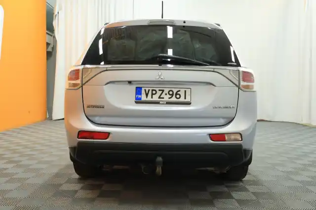 Harmaa Maastoauto, Mitsubishi Outlander – VPZ-961