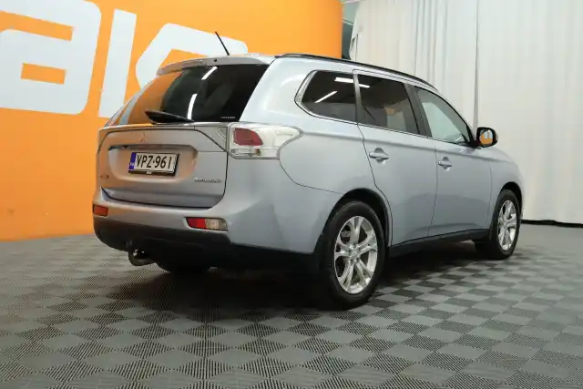 Harmaa Maastoauto, Mitsubishi Outlander – VPZ-961